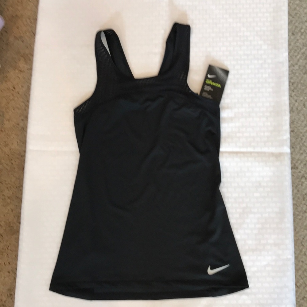 NWT 🌴 Nike 🌴 Hypercool Women’s tan